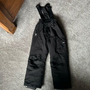 Black snow pants with suspenders